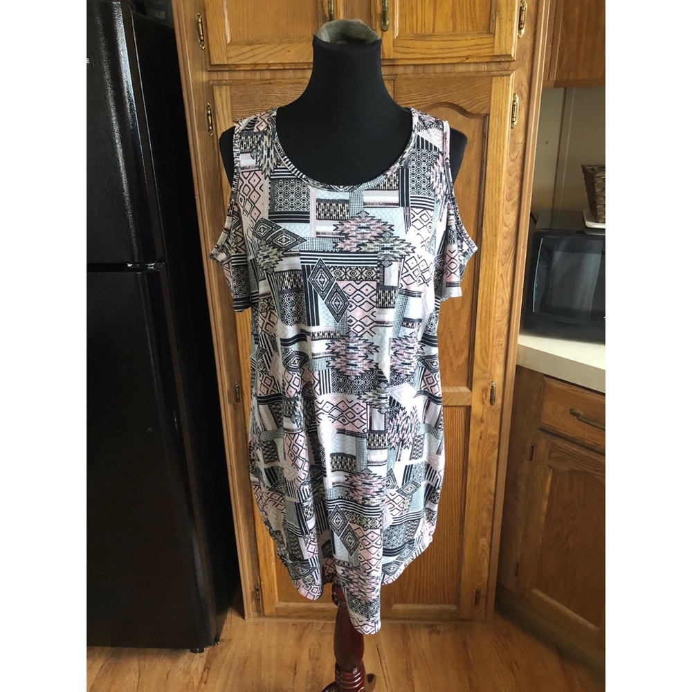 Cold Shoulder Tunic Top by B&B Boutique Size 1X